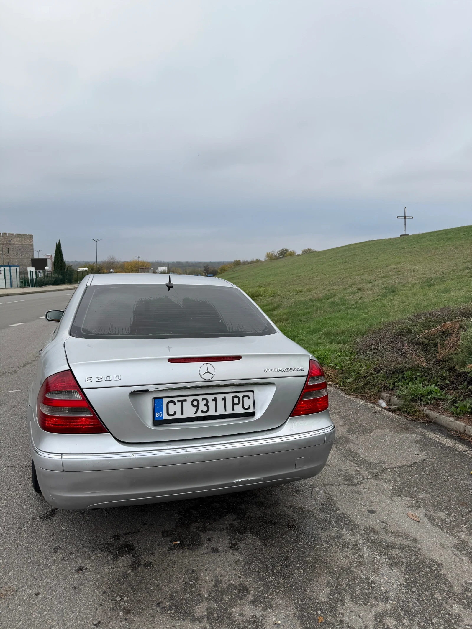 Mercedes-Benz E 200 Бензин-Газ, снимка 17 - Автомобили и джипове - 55022561
