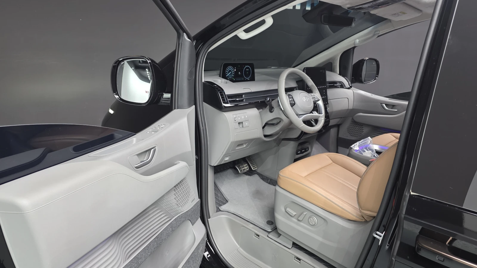 Hyundai Staria 1.6 HEV Inspiration* BOSE* BLIND SPOT* КРАЙНА ЦЕНА, снимка 10 - Автомобили и джипове - 55409134