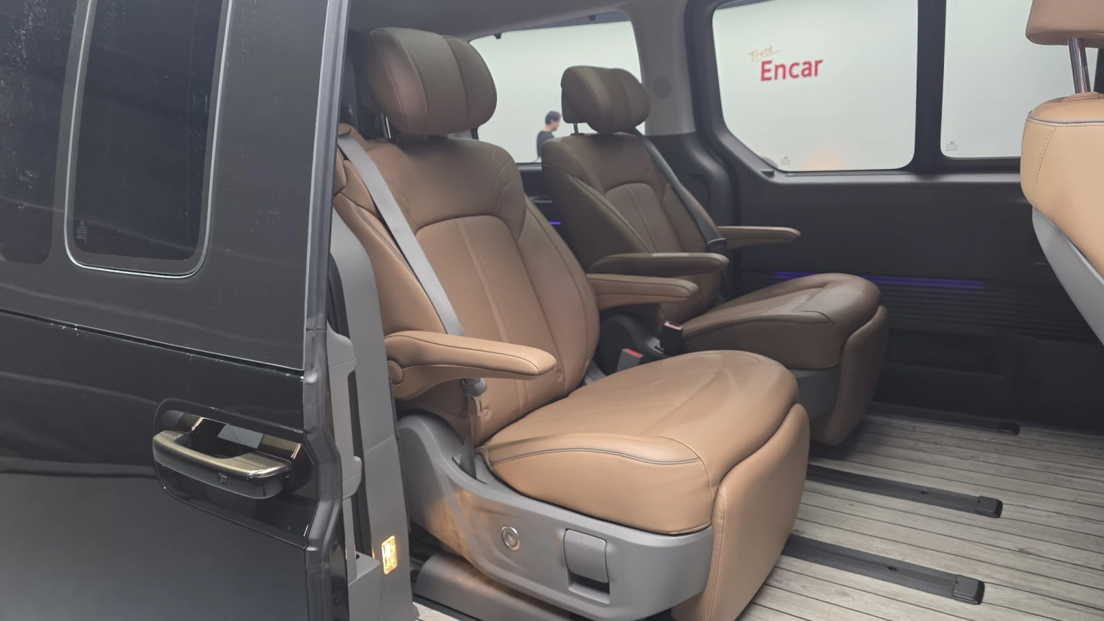Hyundai Staria 1.6 HEV Inspiration* BOSE* BLIND SPOT* КРАЙНА ЦЕНА, снимка 11 - Автомобили и джипове - 55409134