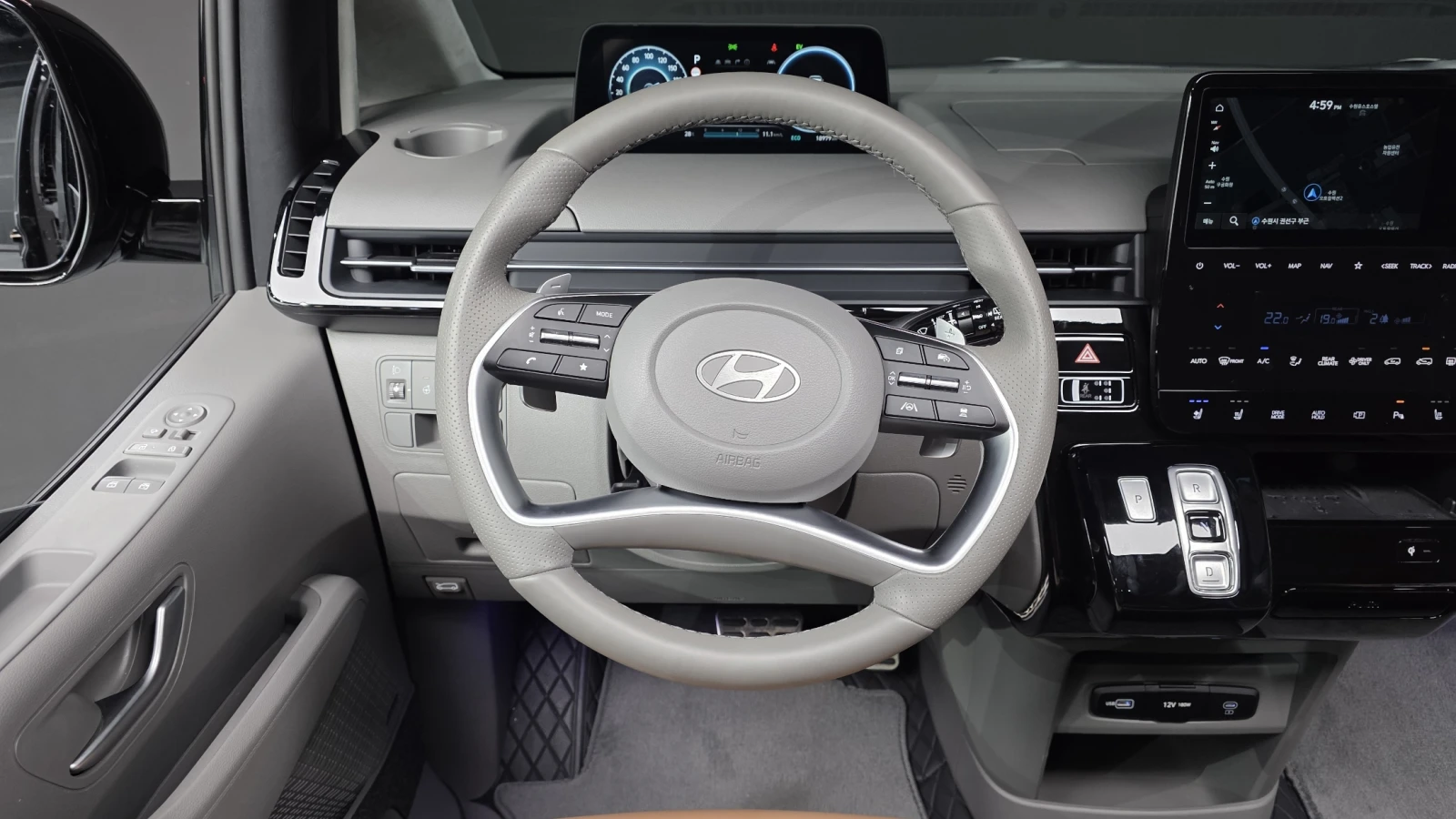 Hyundai Staria 1.6 HEV Inspiration* BOSE* BLIND SPOT* КРАЙНА ЦЕНА, снимка 13 - Автомобили и джипове - 55409134