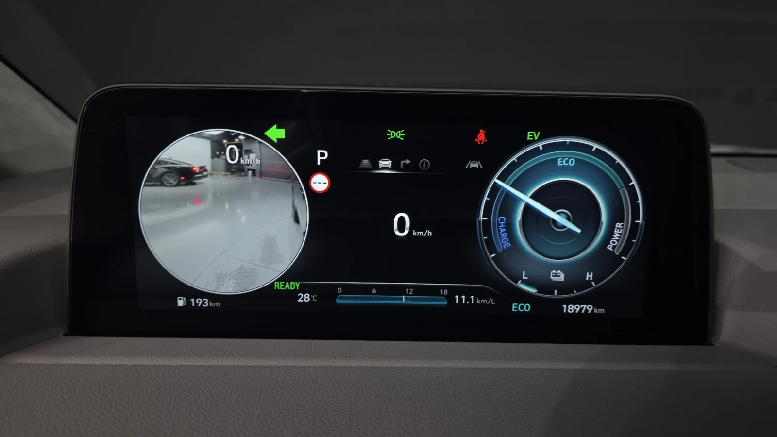 Hyundai Staria 1.6 HEV Inspiration* BOSE* BLIND SPOT* КРАЙНА ЦЕНА, снимка 8 - Автомобили и джипове - 55409134