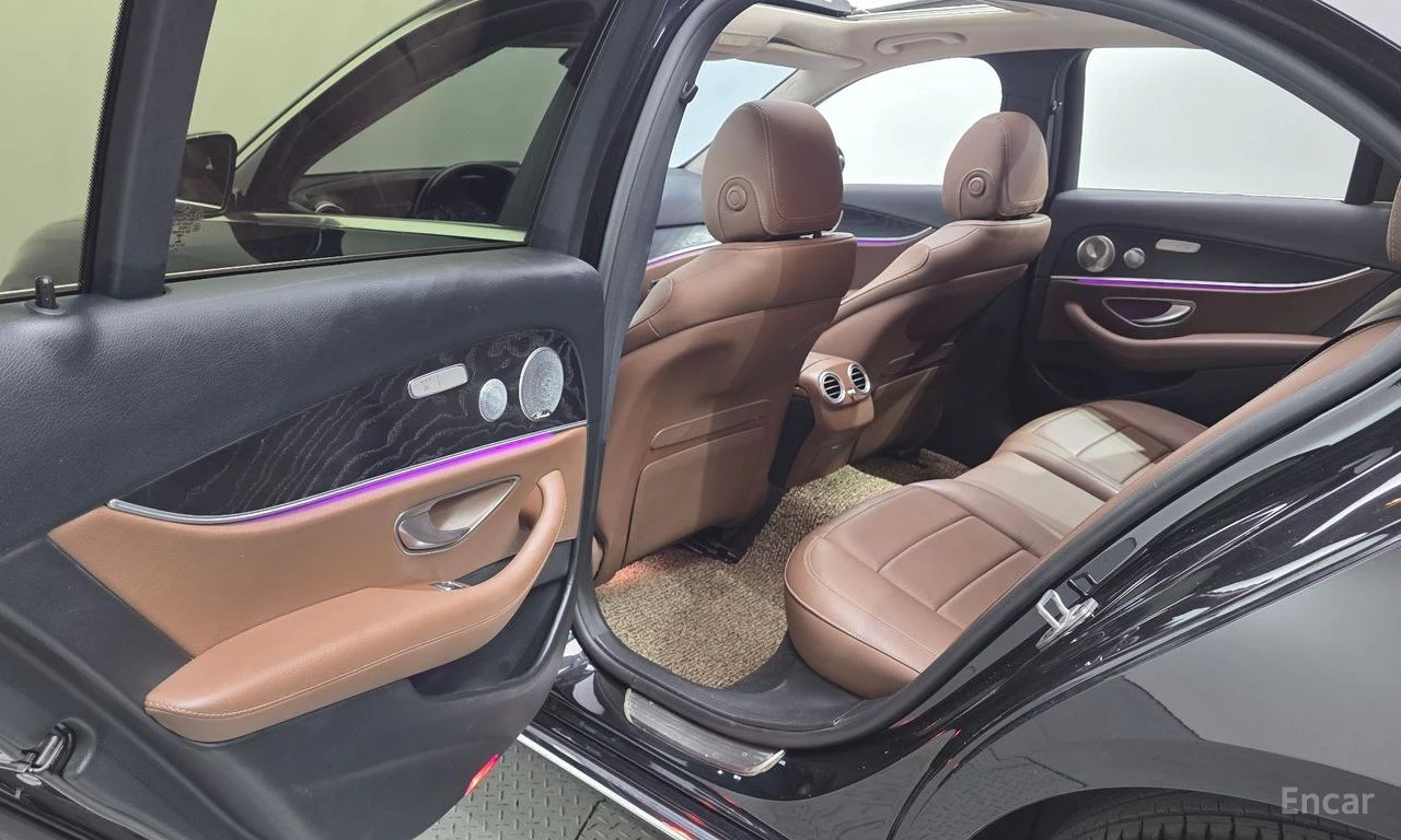 Mercedes-Benz E 300 4MATIC* ДИГИТАЛНО* ТАБЛО* BURMESTER* ОБДУХВАНЕ* ХЕ, снимка 16 - Автомобили и джипове - 55557752