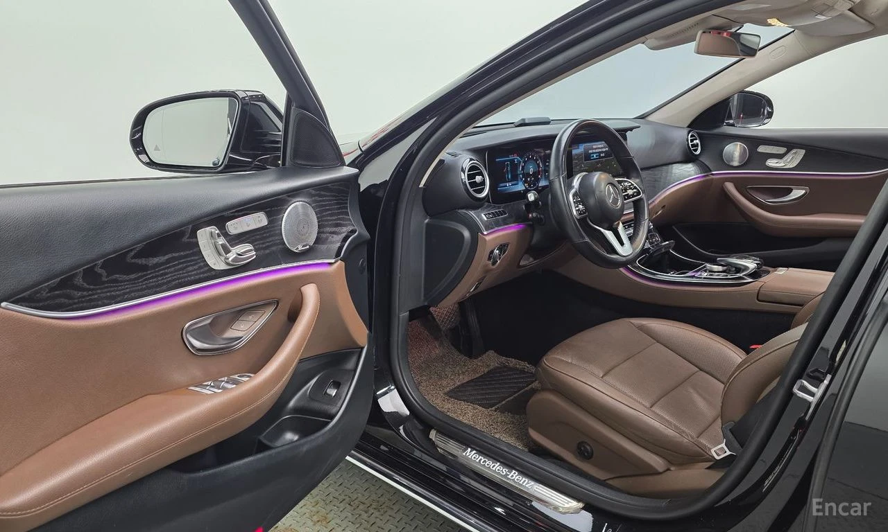 Mercedes-Benz E 300 4MATIC* ДИГИТАЛНО* ТАБЛО* BURMESTER* ОБДУХВАНЕ* ХЕ, снимка 5 - Автомобили и джипове - 55557752