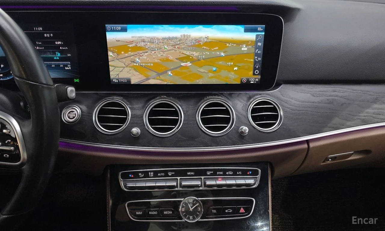 Mercedes-Benz E 300 4MATIC* ДИГИТАЛНО* ТАБЛО* BURMESTER* ОБДУХВАНЕ* ХЕ, снимка 9 - Автомобили и джипове - 55557752