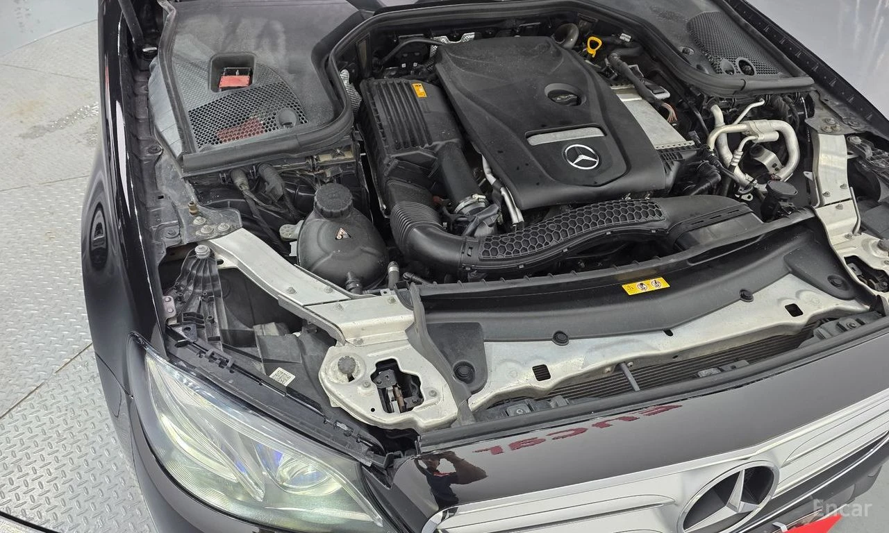 Mercedes-Benz E 300 4MATIC* ДИГИТАЛНО* ТАБЛО* BURMESTER* ОБДУХВАНЕ* ХЕ, снимка 17 - Автомобили и джипове - 55557752