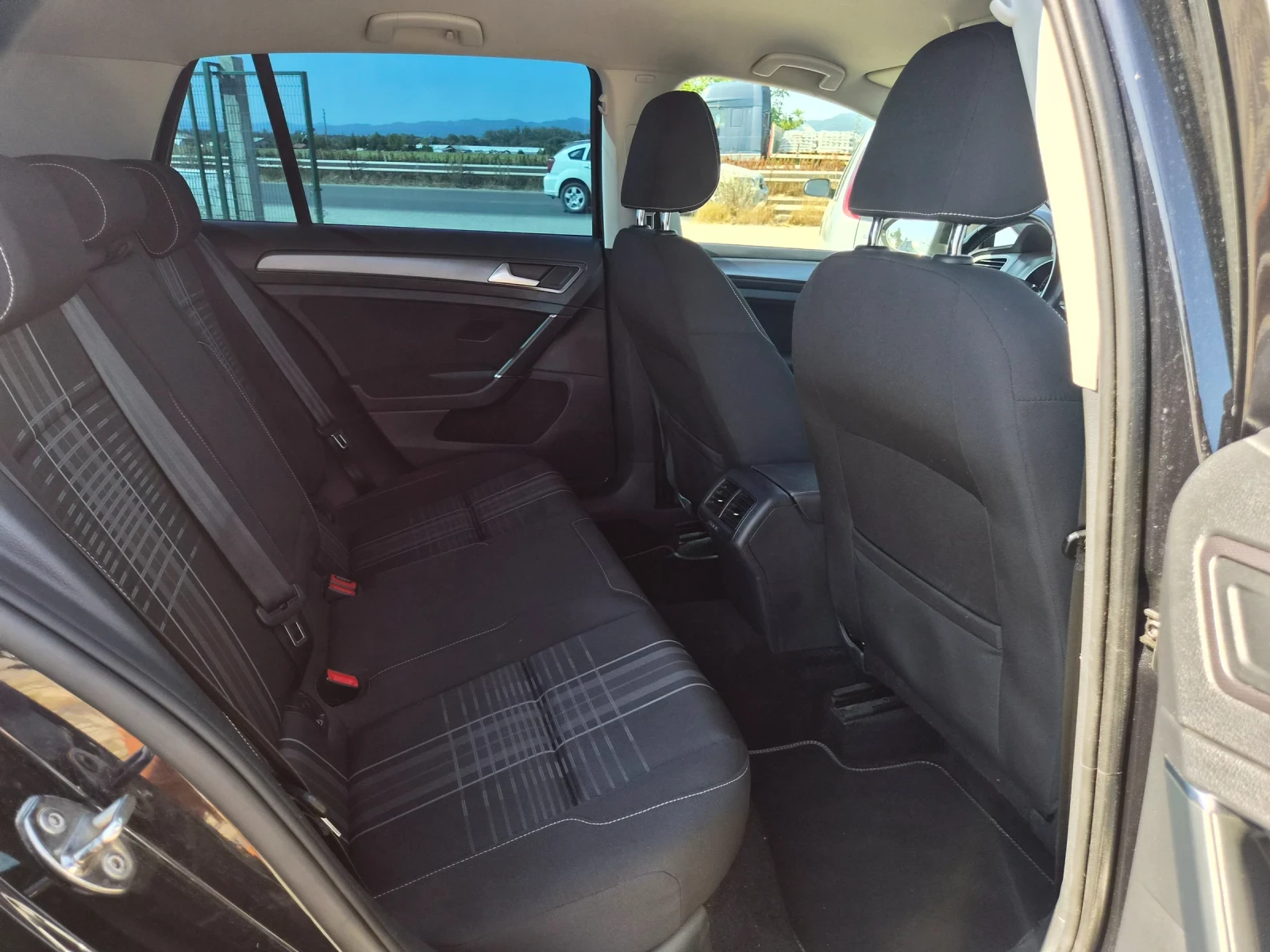 VW Golf 1.6TDI 90кс EU5 РЕАЛНИ КИЛОМЕТРИ , снимка 17 - Автомобили и джипове - 55636874