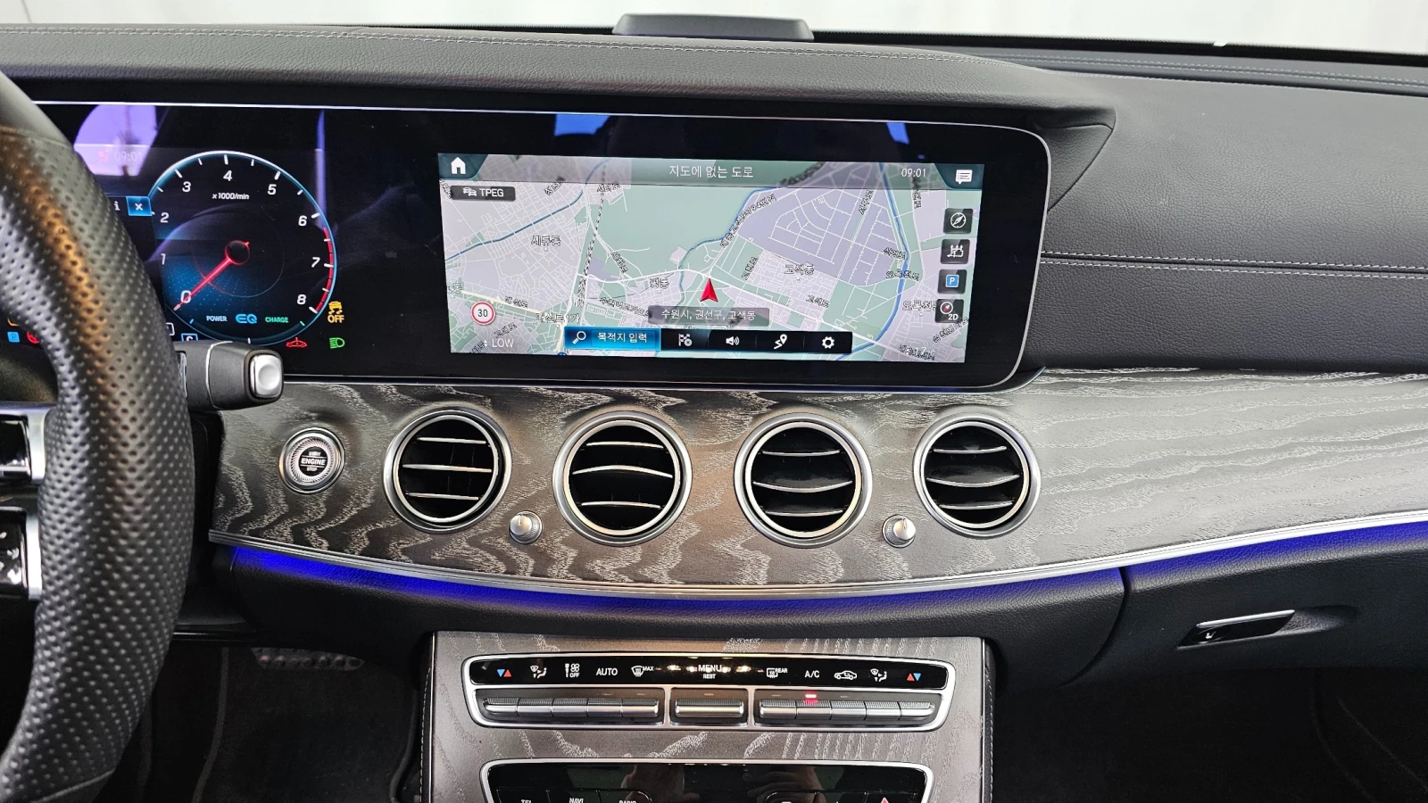 Mercedes-Benz E 350 4MATIC AMG Line | HUD | 360  | Ventilated Seats, снимка 11 - Автомобили и джипове - 55829890