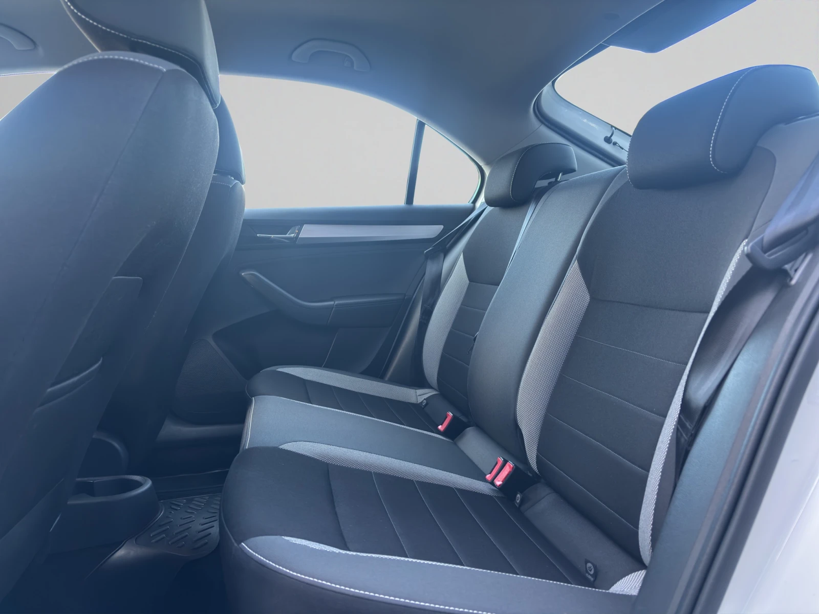 Skoda Rapid 1.0 TSI 95 MT Лизинг, снимка 12 - Автомобили и джипове - 56358098