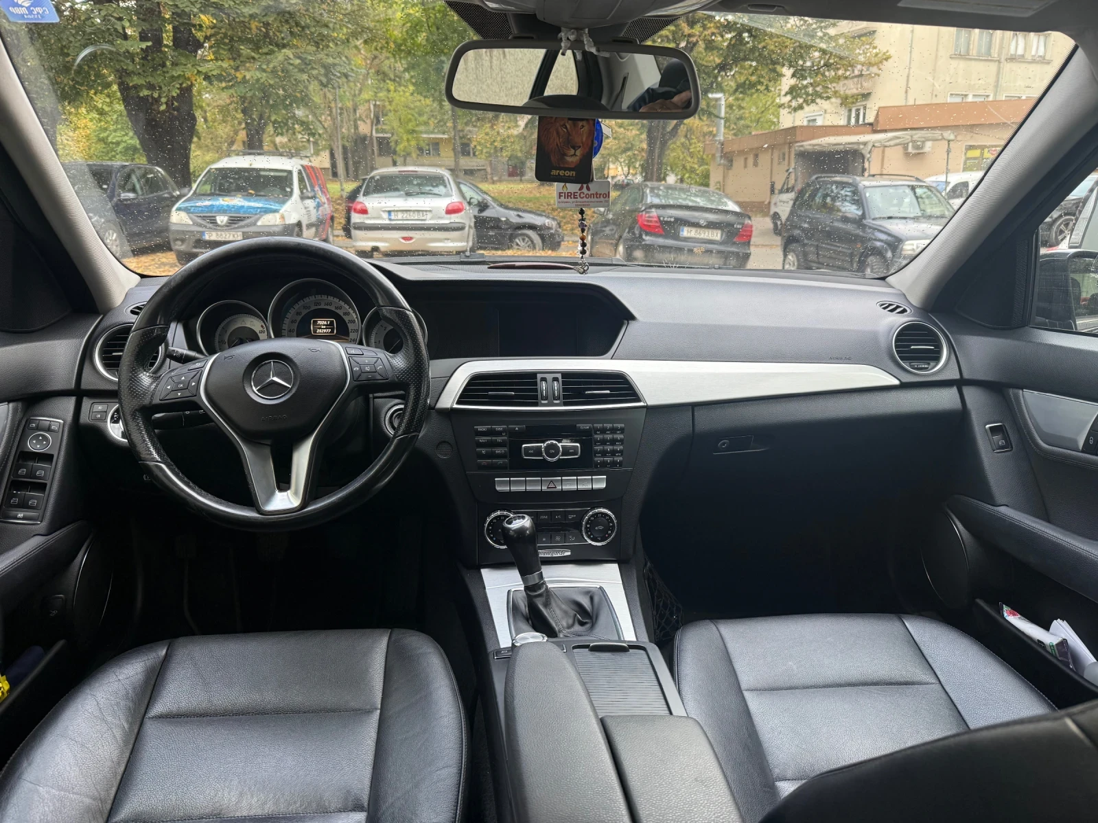 Mercedes-Benz C 220 2.2 CDI BlueEFFICIENCY, снимка 12 - Автомобили и джипове - 56562812