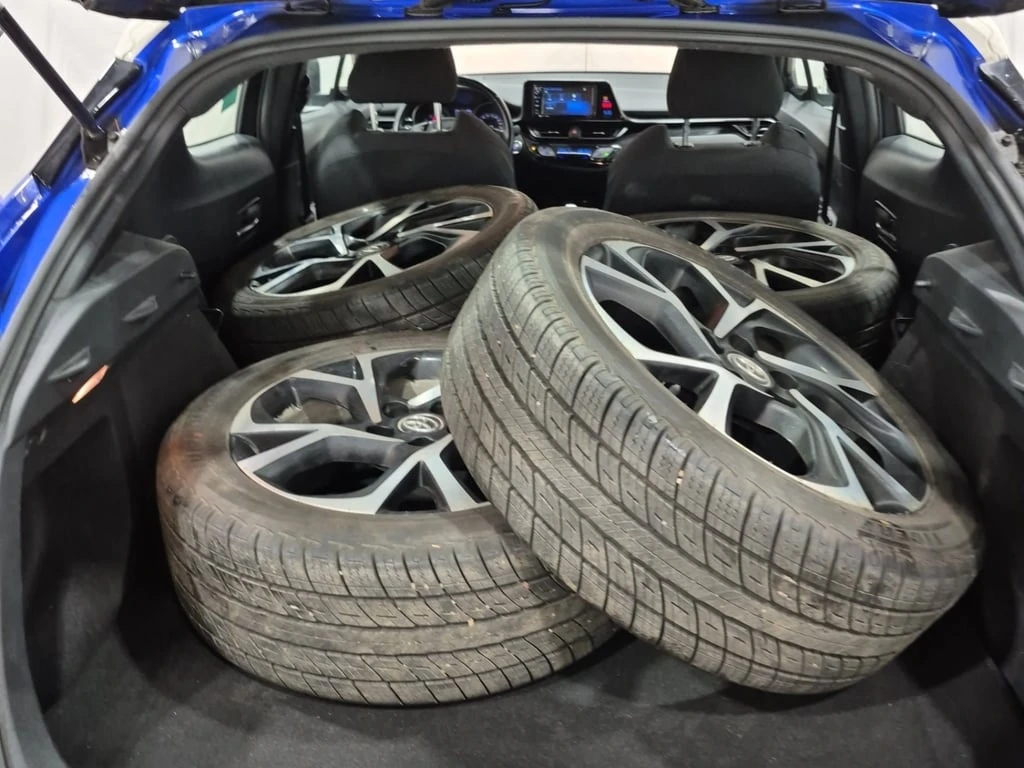 Toyota C-HR * XLE * CARFAX *    | Mobile.bg   14