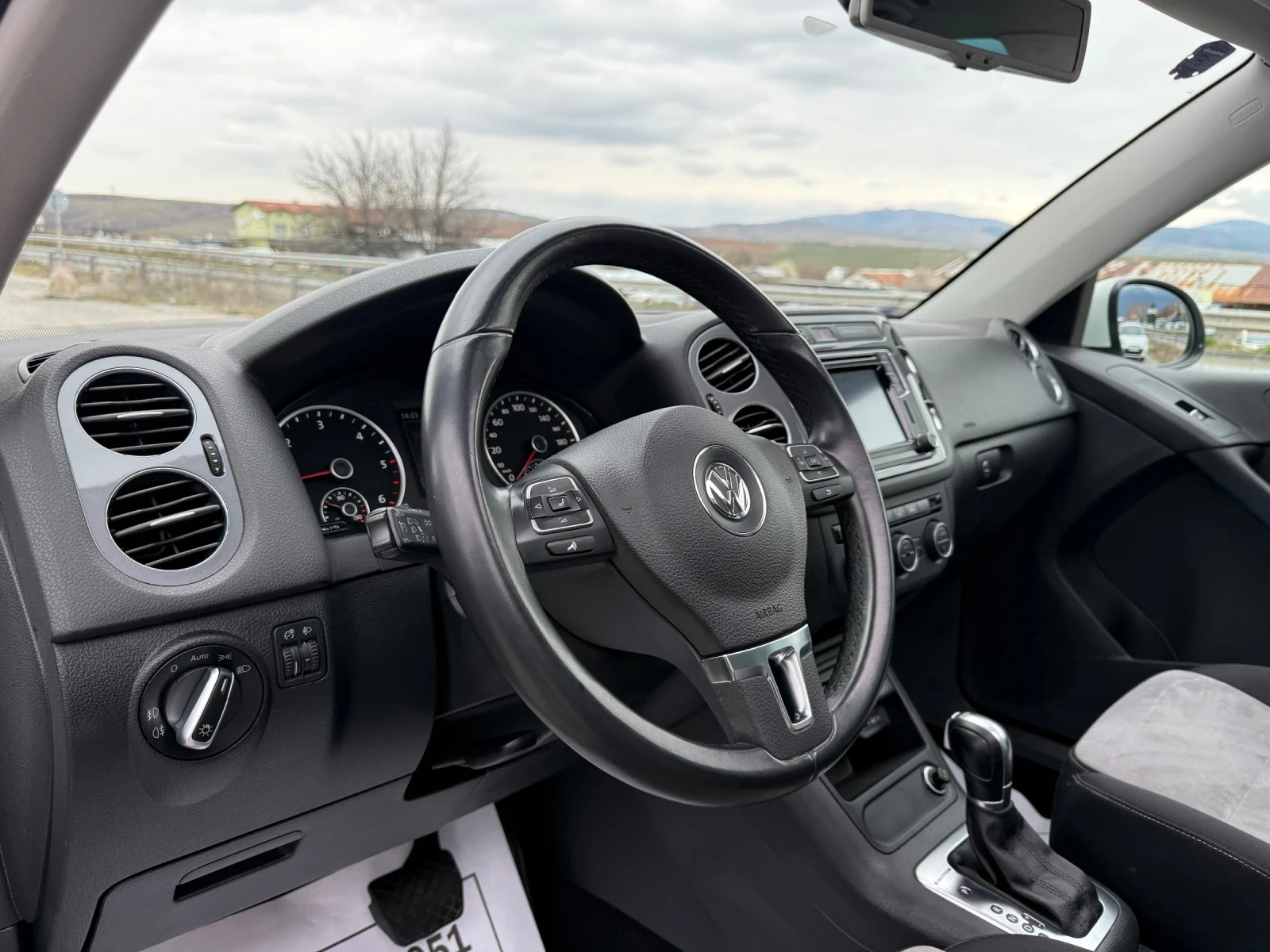 VW Tiguan 2.0-TDI-4-MOTION-AUTOMAT-143.000km-NEW-PANORAMA, снимка 8 - Автомобили и джипове - 53983141