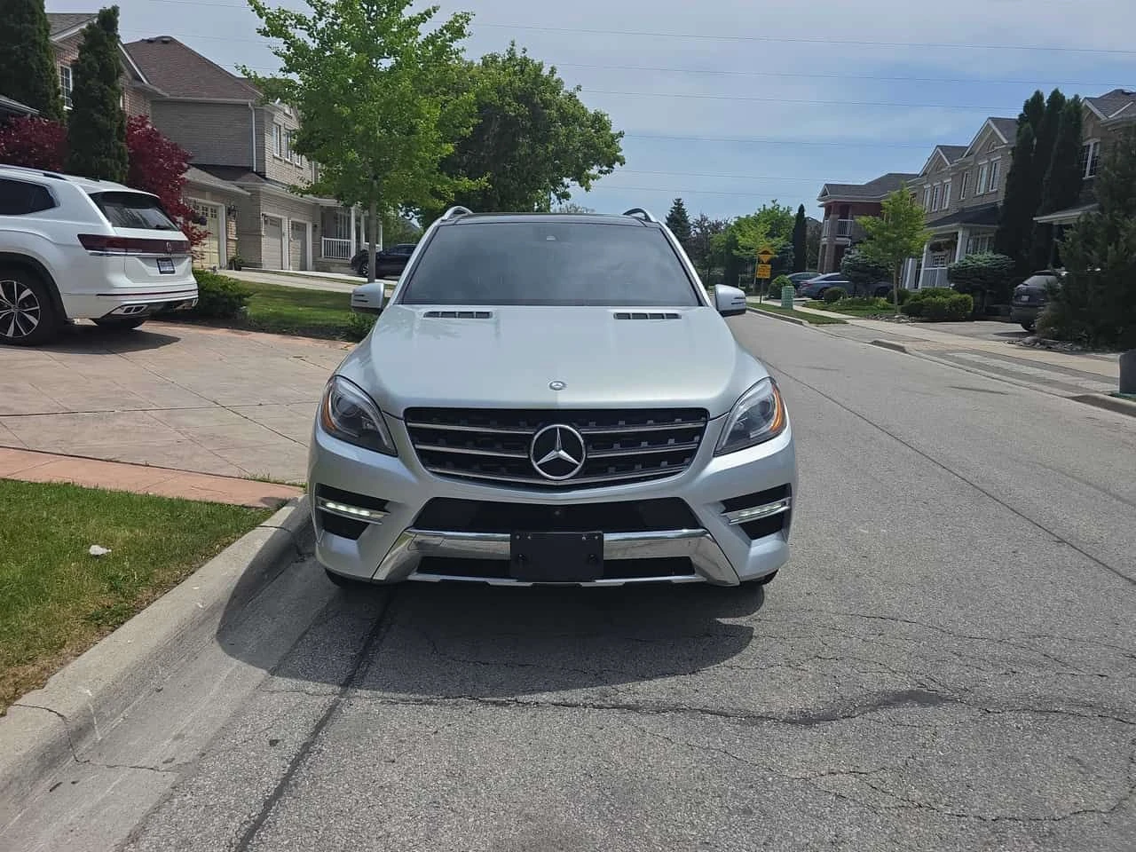 Mercedes-Benz ML 350 4MATIC * 360 KAMEPA* ПАНОРАМА* ПОДГРЕВИ* , снимка 2 - Автомобили и джипове - 54812743