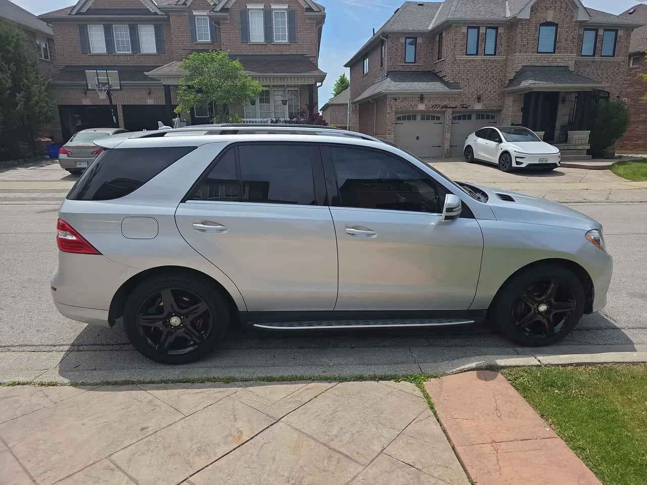 Mercedes-Benz ML 350 4MATIC * 360 KAMEPA* ПАНОРАМА* ПОДГРЕВИ* , снимка 4 - Автомобили и джипове - 54812743