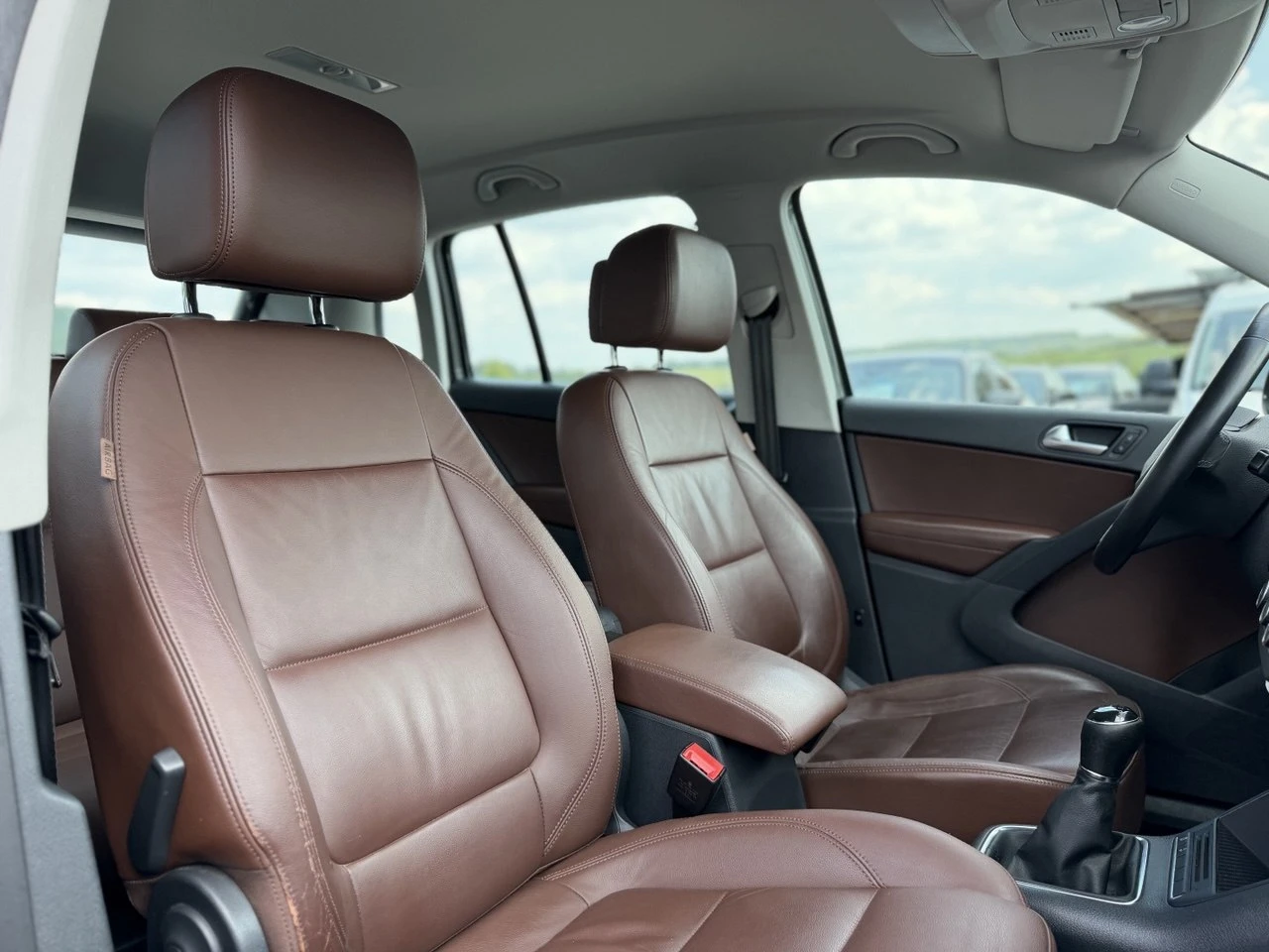 VW Tiguan 2.0TDI 4MOTION, снимка 14 - Автомобили и джипове - 55598830