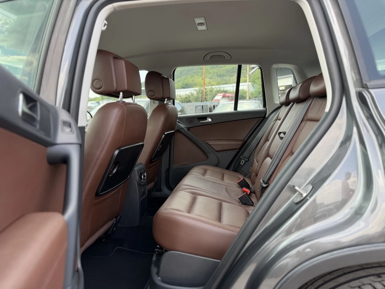 VW Tiguan 2.0TDI 4MOTION, снимка 11 - Автомобили и джипове - 55598830