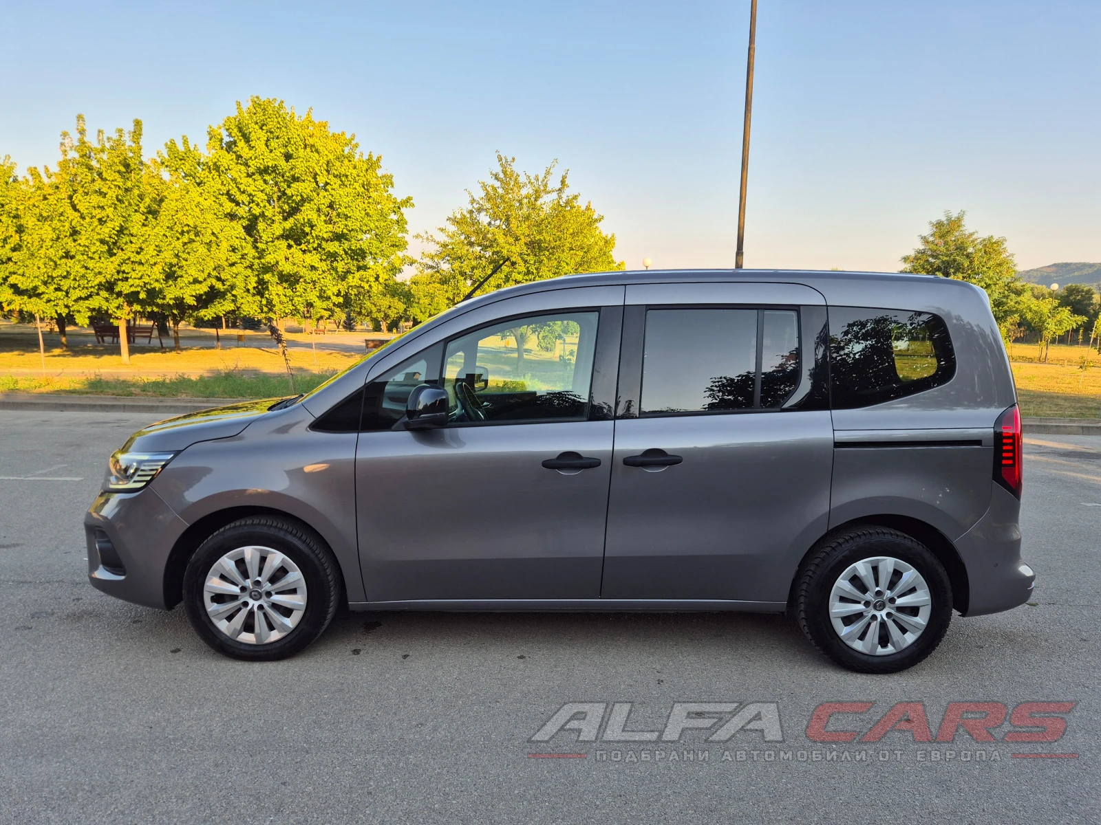 Renault Kangoo 1.3 Tce, Techno, снимка 4 - Автомобили и джипове - 55708419