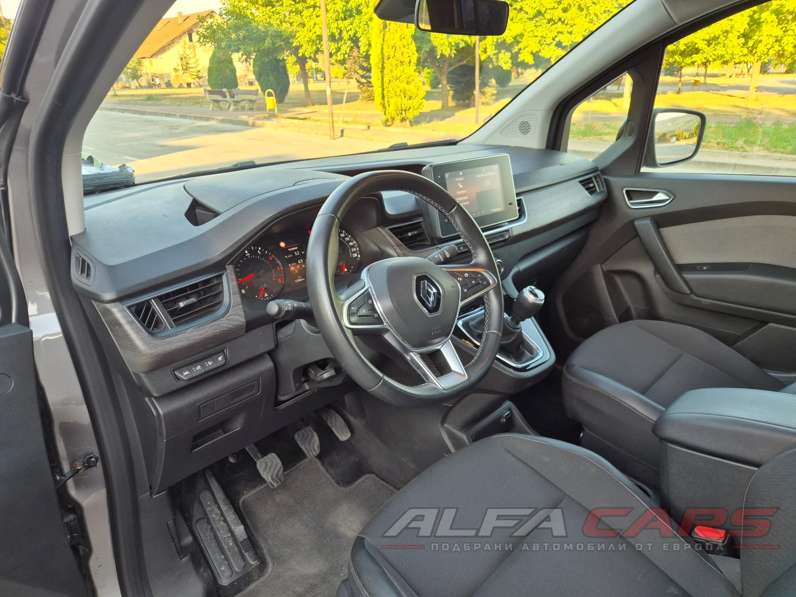Renault Kangoo 1.3 Tce, Techno, снимка 9 - Автомобили и джипове - 55708419