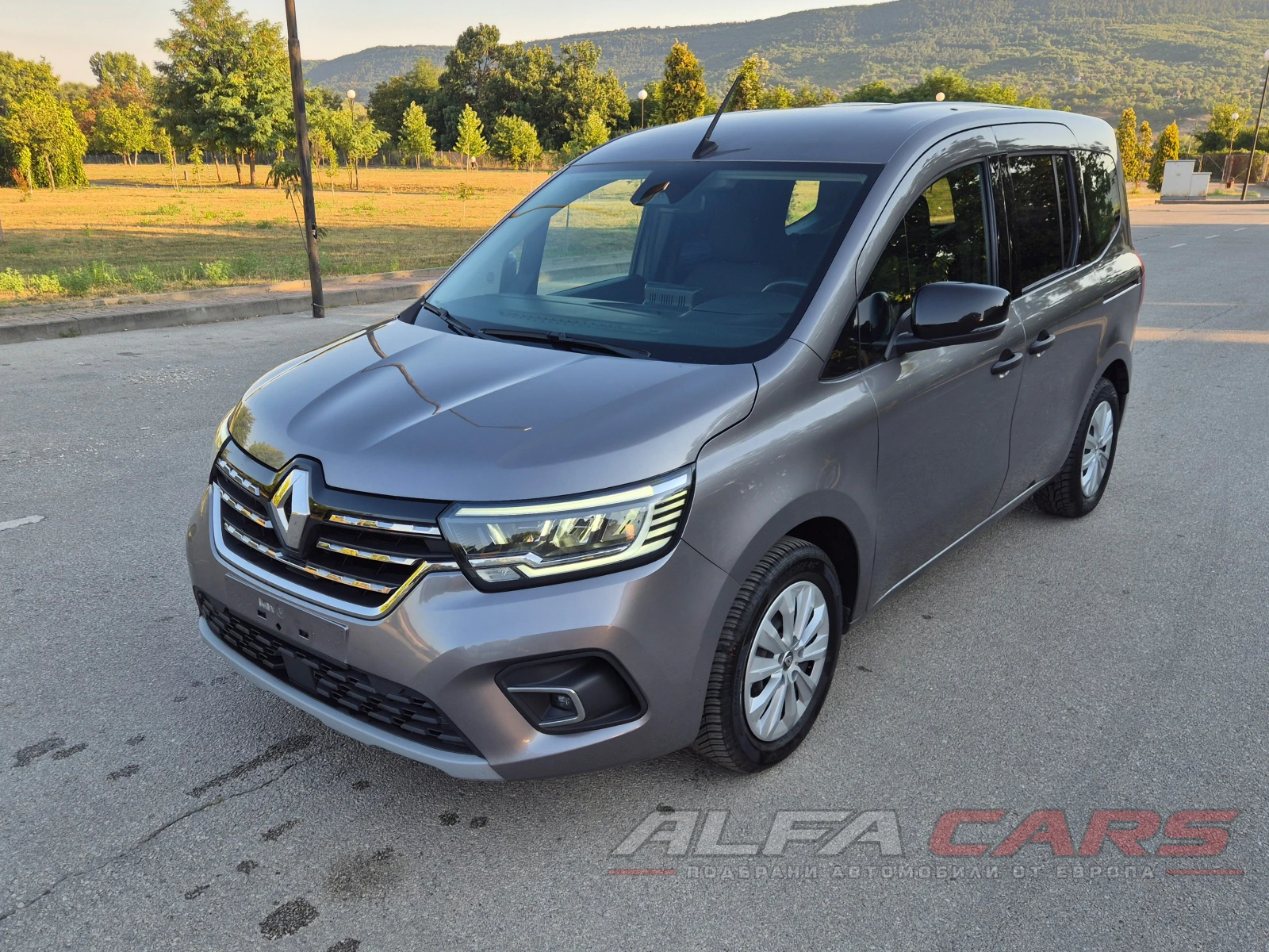 Renault Kangoo 1.3 Tce, Techno, снимка 3 - Автомобили и джипове - 55708419
