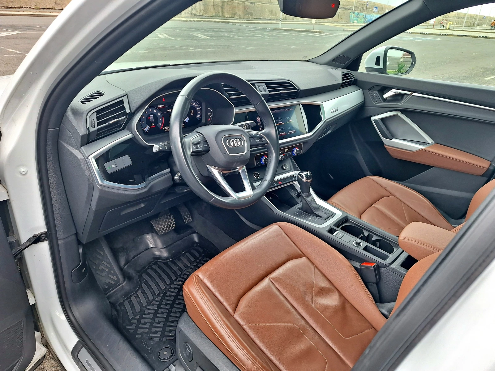 Audi Q3 45 TFSI Premium S Line Quattro, снимка 13 - Автомобили и джипове - 56739231