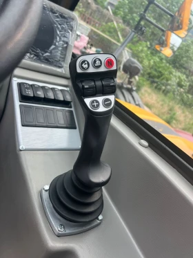 Телескопичен товарач Manitou Victory 3507, снимка 7