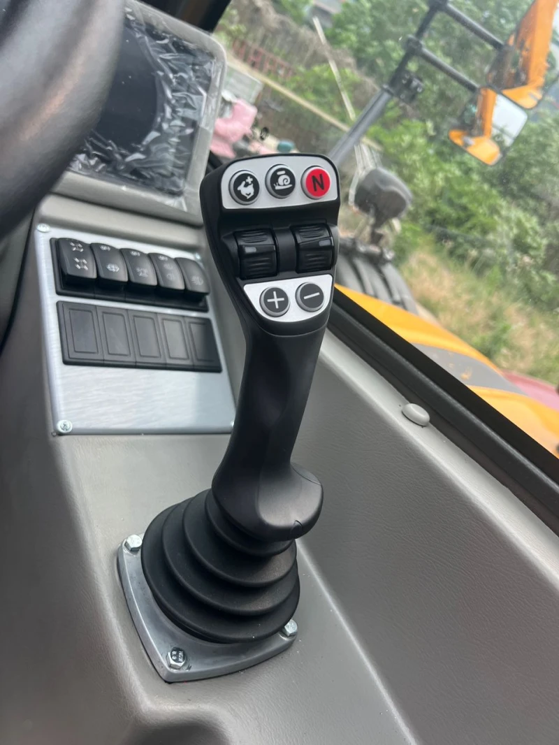 Телескопичен товарач Manitou Victory 3507, снимка 7 - Селскостопанска техника - 51999632