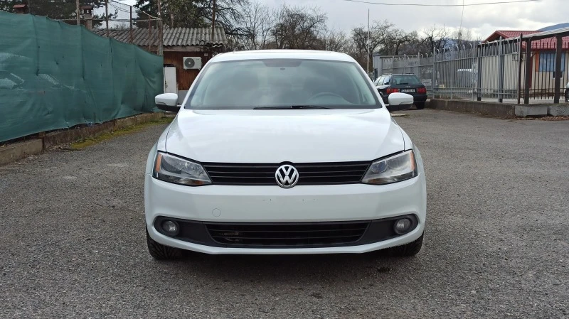 VW Jetta 2.0i-automatic, снимка 2 - Автомобили и джипове - 44780238