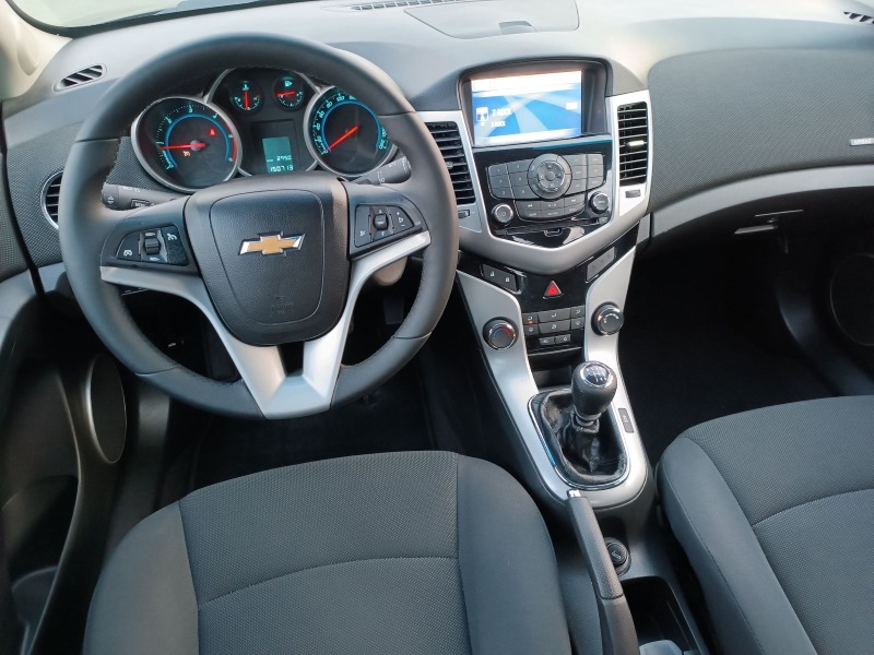Chevrolet Cruze 2.0, снимка 11 - Автомобили и джипове - 45639915