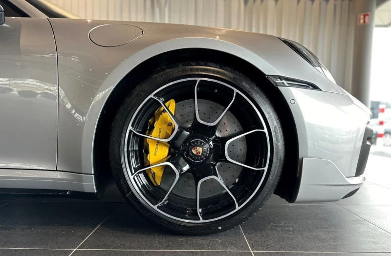 Porsche 911 Turbo S = NEW= Ceramic Brakes Гаранция, снимка 5 - Автомобили и джипове - 49086780