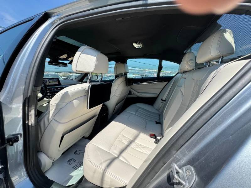 BMW 530 M pak G30 FULL, снимка 10 - Автомобили и джипове - 50107895