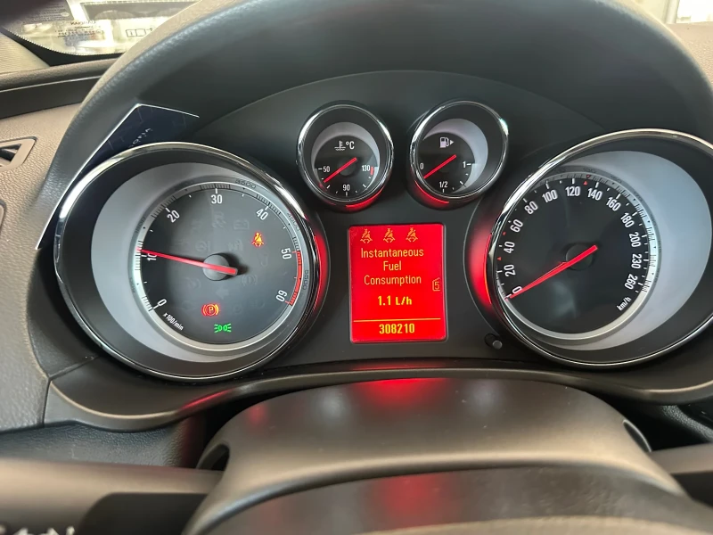 Opel Insignia 4x4 , снимка 12 - Автомобили и джипове - 51753204