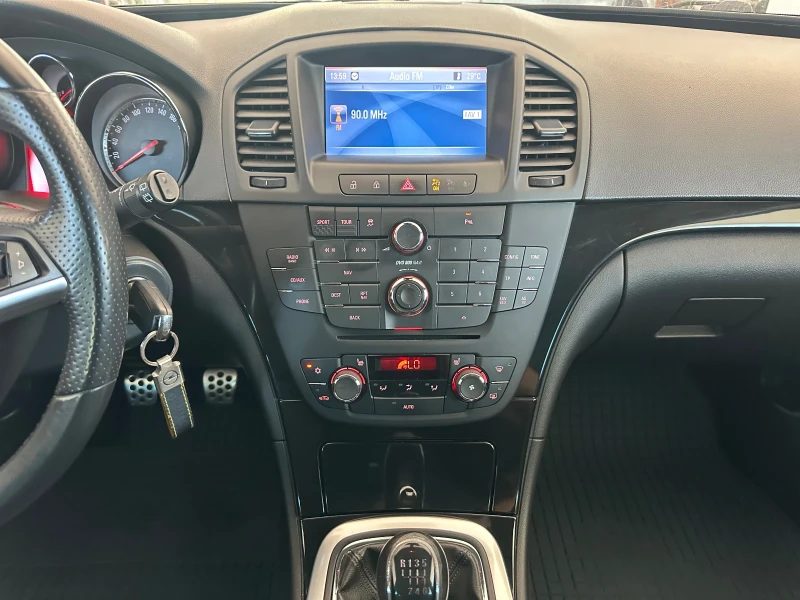 Opel Insignia 4x4 , снимка 11 - Автомобили и джипове - 51753204