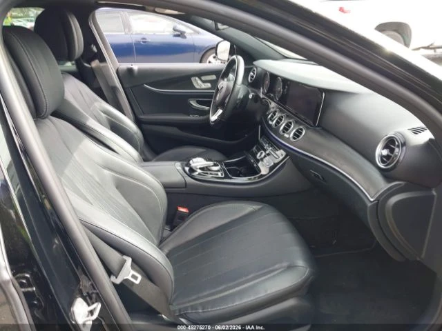 Mercedes-Benz E 300 * AMG* КОЖА* ПОДГРЕВ* ПАНОРАМА* КАМЕРА* BURMESTER*, снимка 5 - Автомобили и джипове - 55077887