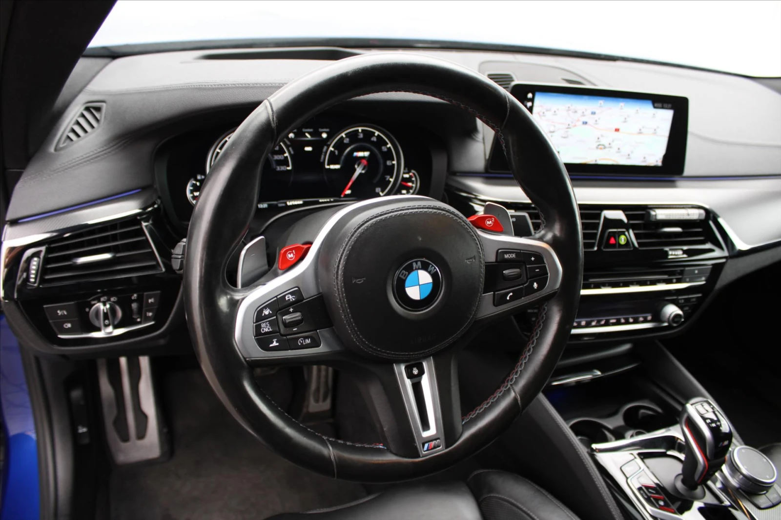 BMW M5 4.4 xDrive - изображение 7