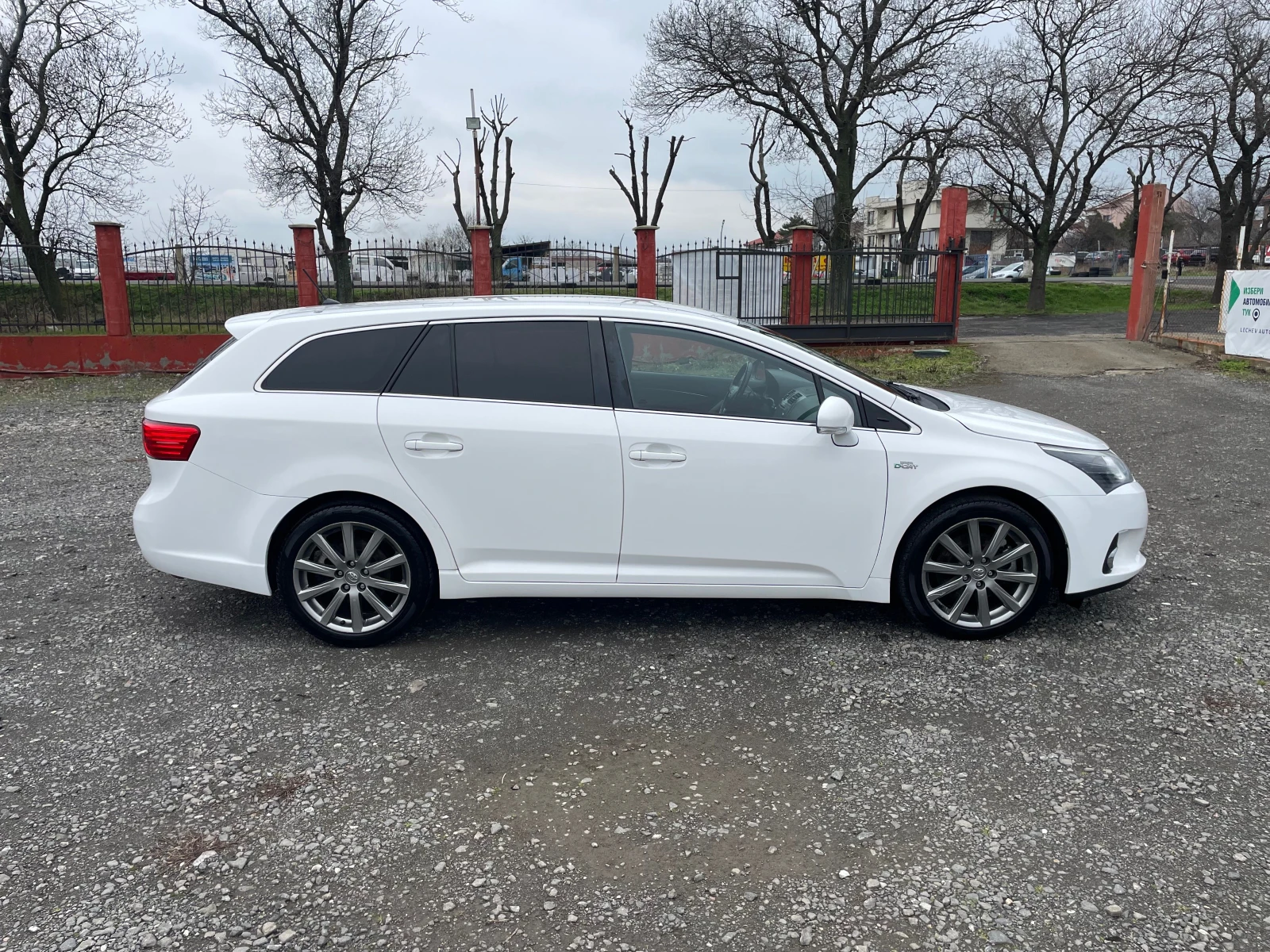 Toyota Avensis Facelift 2.2 D-4D 150�.� Lounge Automatic EURO 5B | Mobile.bg � ����������� 4