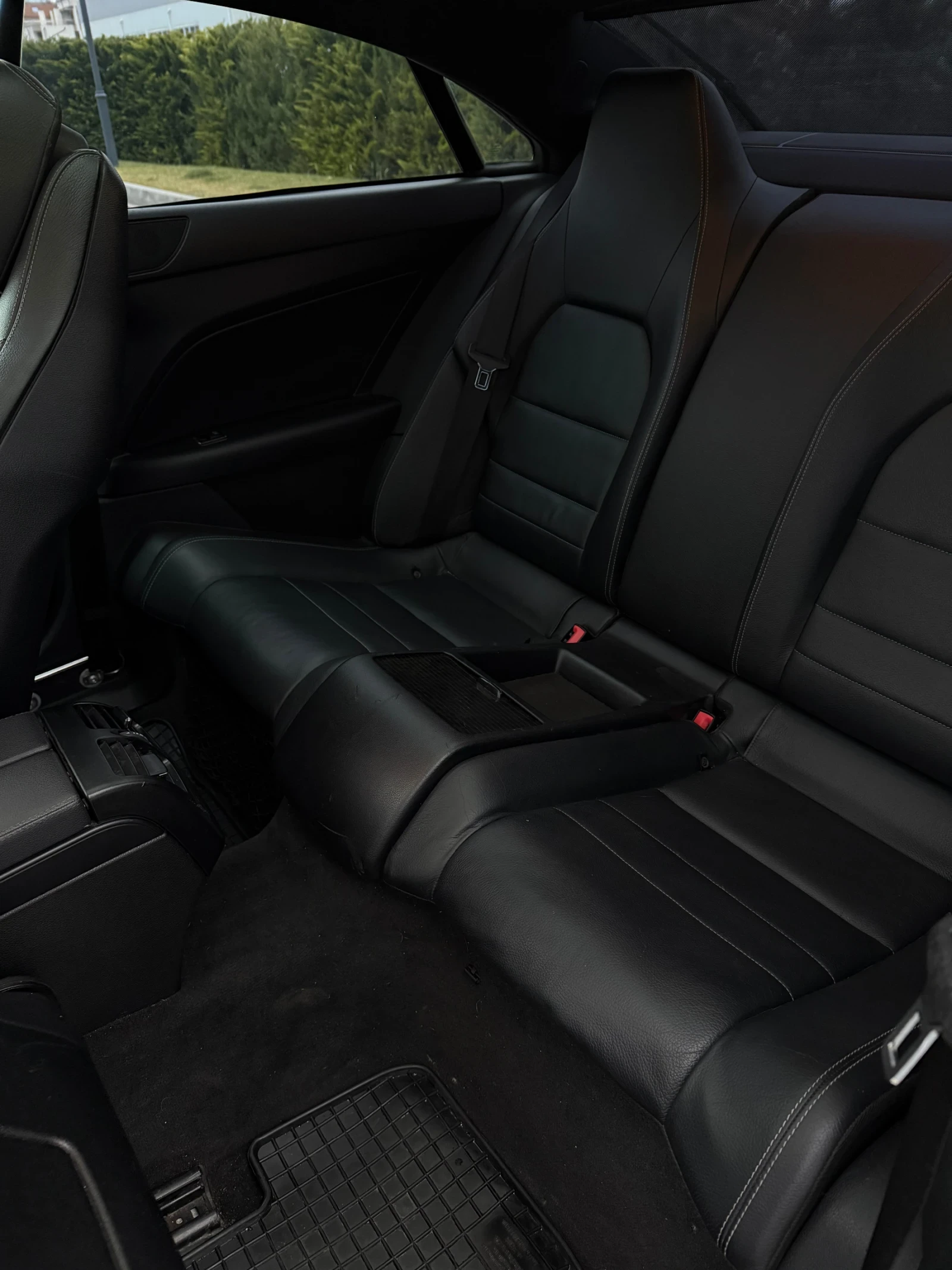 Mercedes-Benz E 350 Mercedes E350 Coupe 4MATIC AMG   306 к.с. , снимка 10 - Автомобили и джипове - 53754263