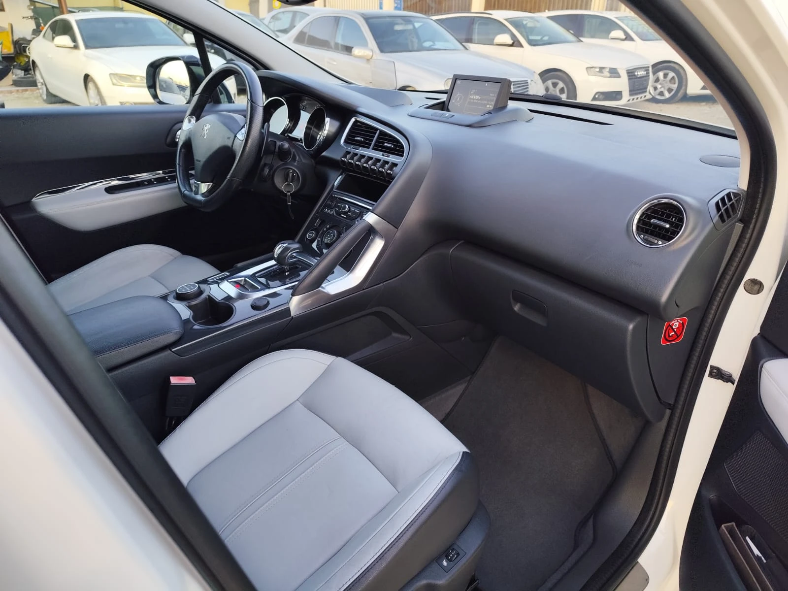 Peugeot 3008 4x4 HYBRID, снимка 12 - Автомобили и джипове - 53814677