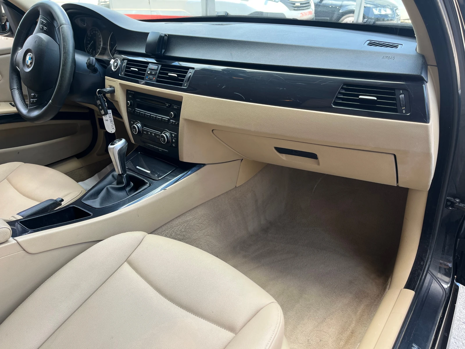 BMW 320 D, снимка 10 - Автомобили и джипове - 54144365