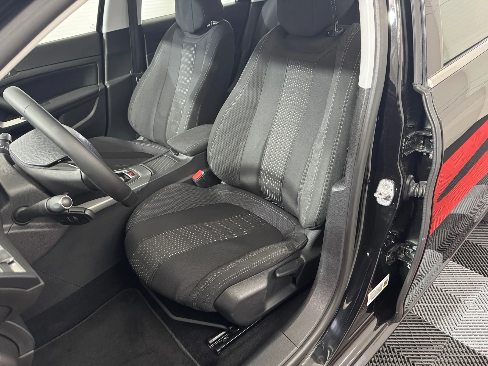 Peugeot 308 SW 1.6 HDI GT-LINE / AUTOMATIC, снимка 15 - Автомобили и джипове - 54455549