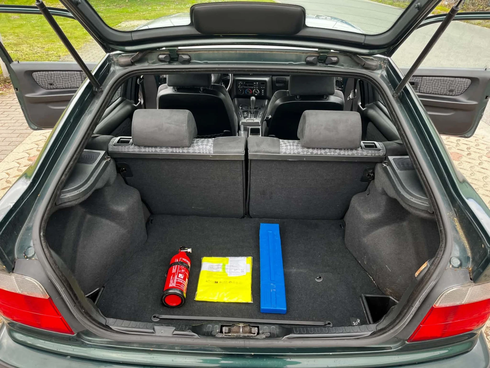 BMW 316 i M-pack, снимка 12 - Автомобили и джипове - 54701926