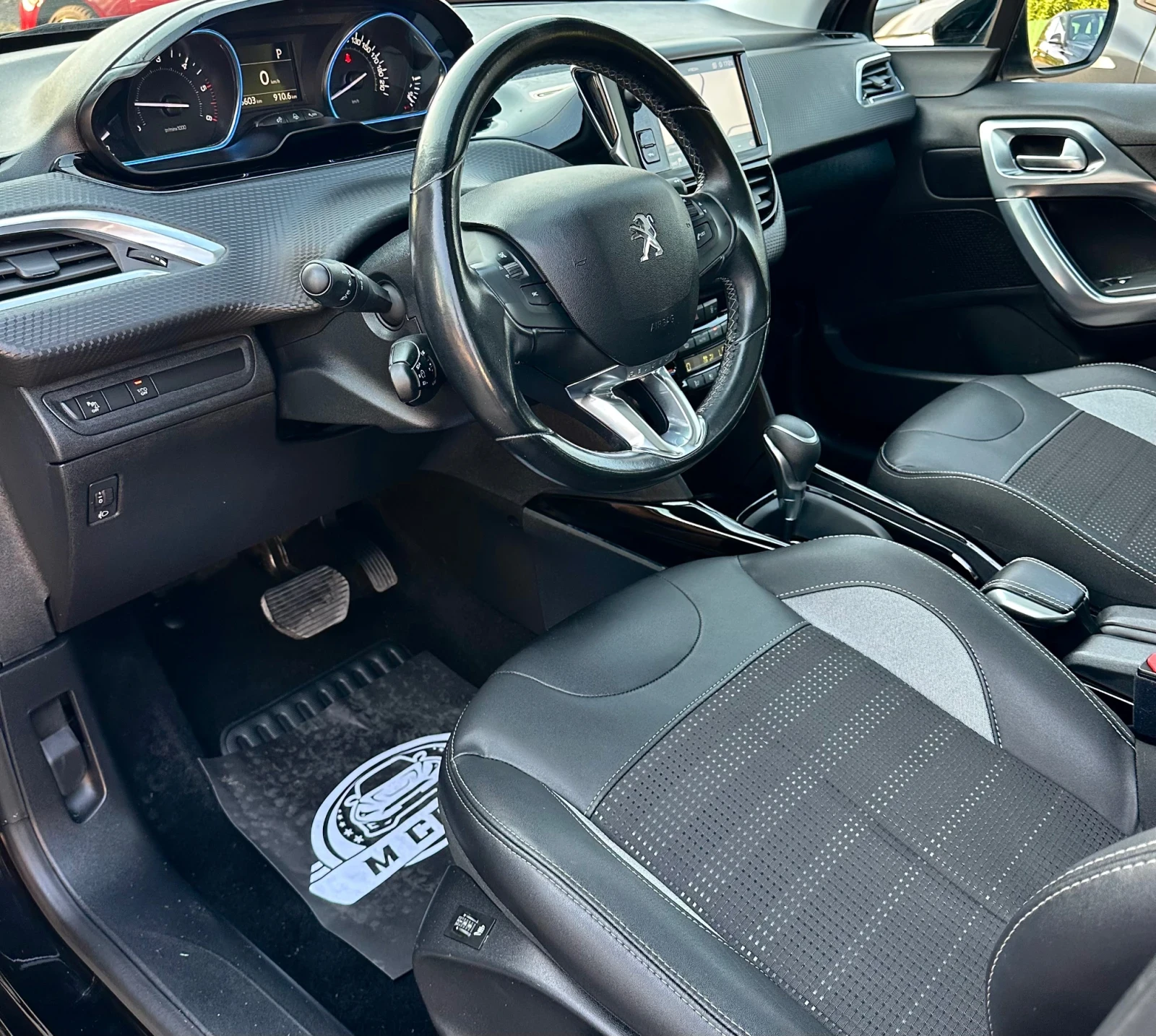 Peugeot 2008 ALURE / KAMERA / PANORAMA / PODGREV/ AUTOMATIC , снимка 17 - Автомобили и джипове - 55710552
