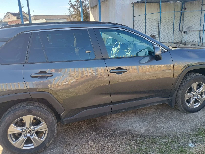 Toyota Rav4 XLE, снимка 3 - Автомобили и джипове - 48957383