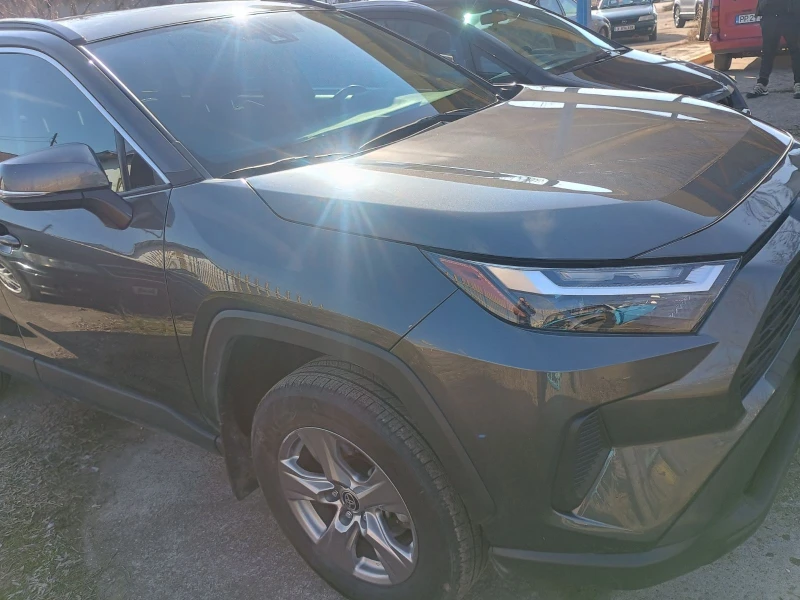 Toyota Rav4 XLE, снимка 4 - Автомобили и джипове - 48957383