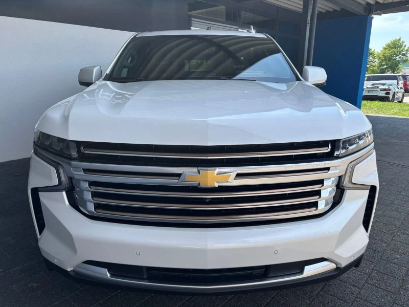 Chevrolet Suburban 6.2 V8 HIGH COUNTRY/PANO/HEAD UP/360/BOSE/7-МЕСТЕН, снимка 2 - Автомобили и джипове - 52132298