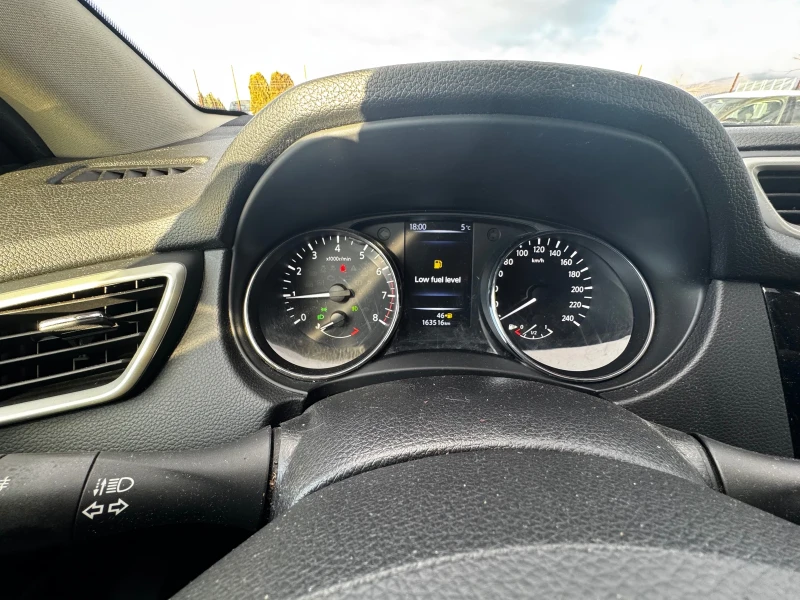 Nissan Qashqai, снимка 12 - Автомобили и джипове - 52925552