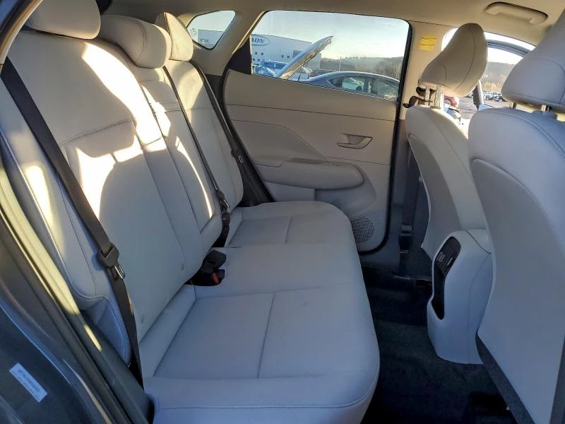 Hyundai Kona 2.0L 4 Front-wheel Drive, снимка 4 - Автомобили и джипове - 53144485