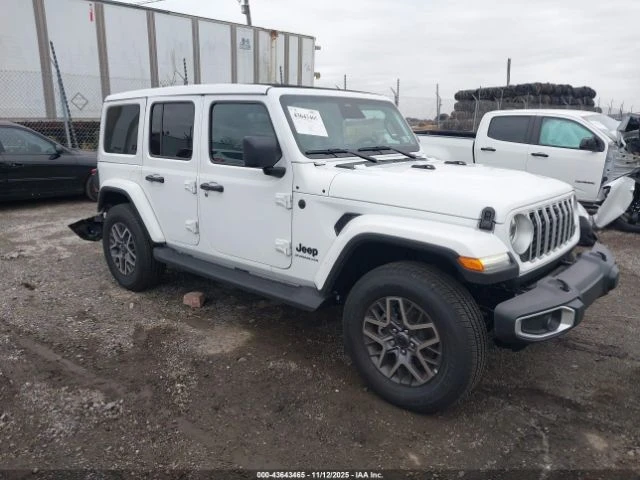 Jeep Wrangler 4-DOOR SAHARA 4X4