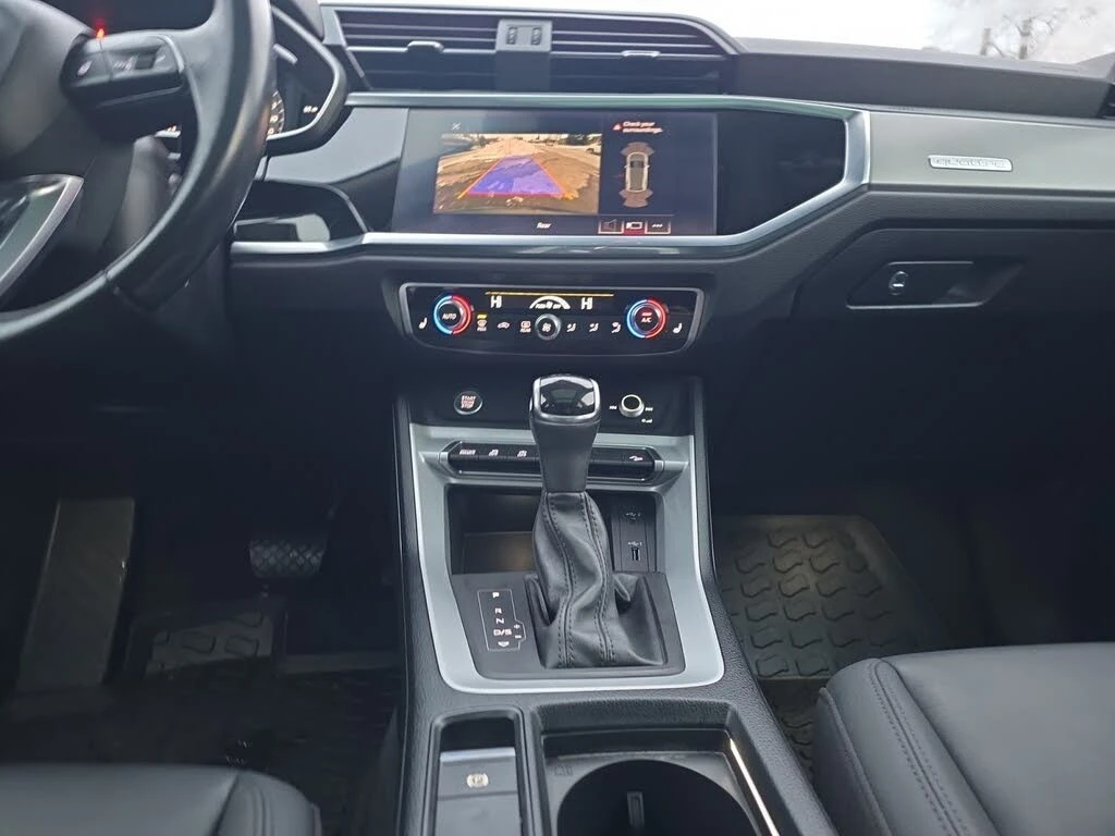Audi Q3 Premium Plus* S Line* АвтоКредит* (ЦЕНА ДО БГ), снимка 8 - Автомобили и джипове - 54215247
