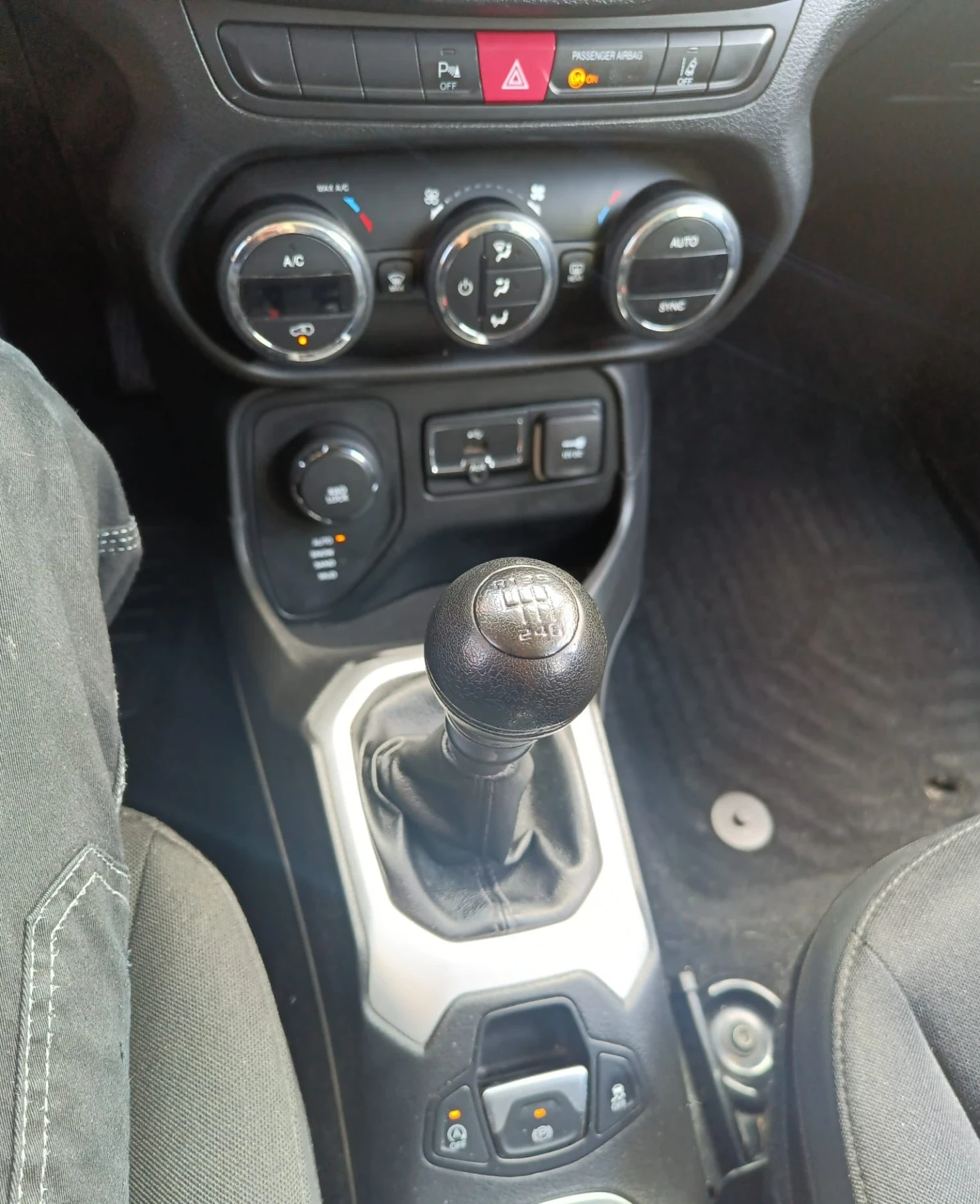 Jeep Renegade, снимка 6 - Автомобили и джипове - 55361200