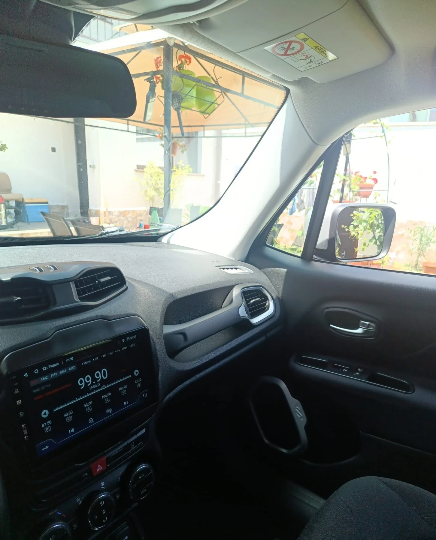 Jeep Renegade, снимка 12 - Автомобили и джипове - 55361200