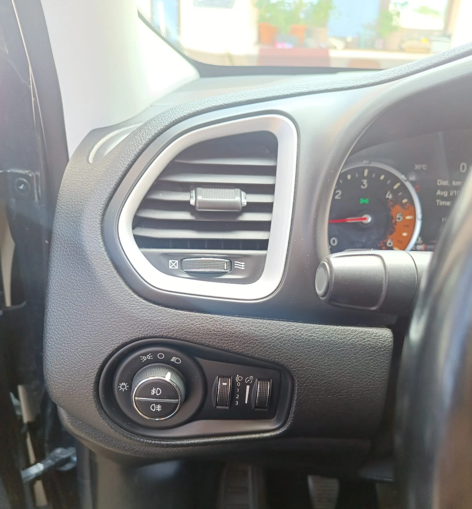 Jeep Renegade, снимка 10 - Автомобили и джипове - 55361200